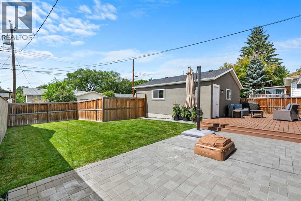Single Family House 3 Level for Sale in   Street NE Mayland Heights Calgary 