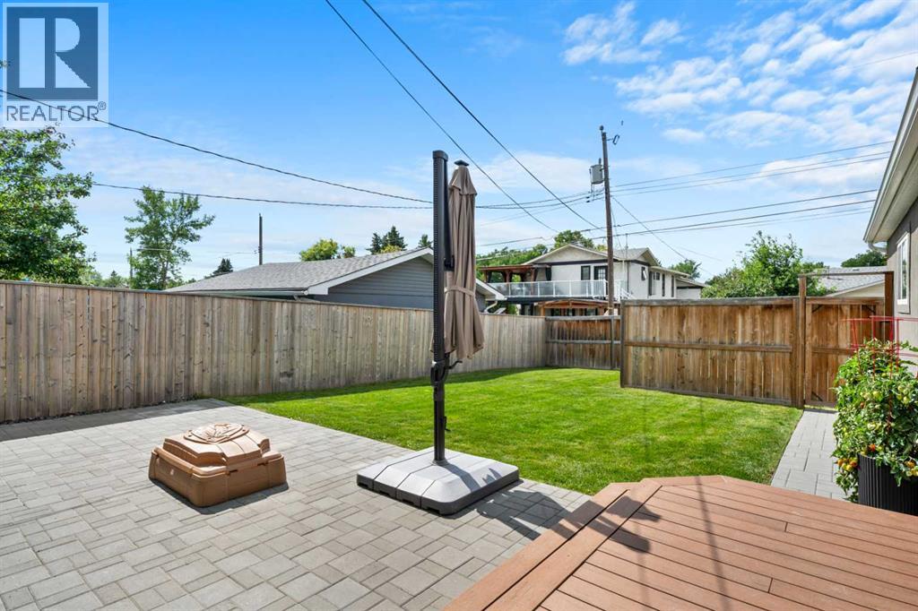 Single Family House 3 Level for Sale in   Street NE Mayland Heights Calgary 