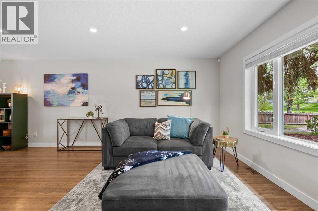 Single Family House 3 Level for Sale in   Street NE Mayland Heights Calgary 