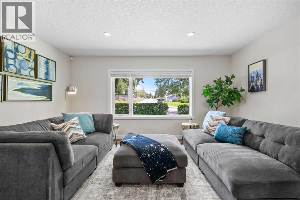 Single Family House 3 Level for Sale in   Street NE Mayland Heights Calgary 