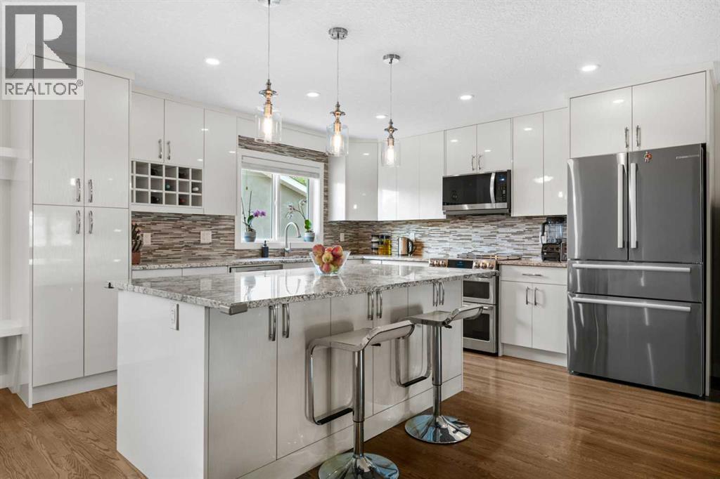 Single Family House 3 Level for Sale in   Street NE Mayland Heights Calgary 