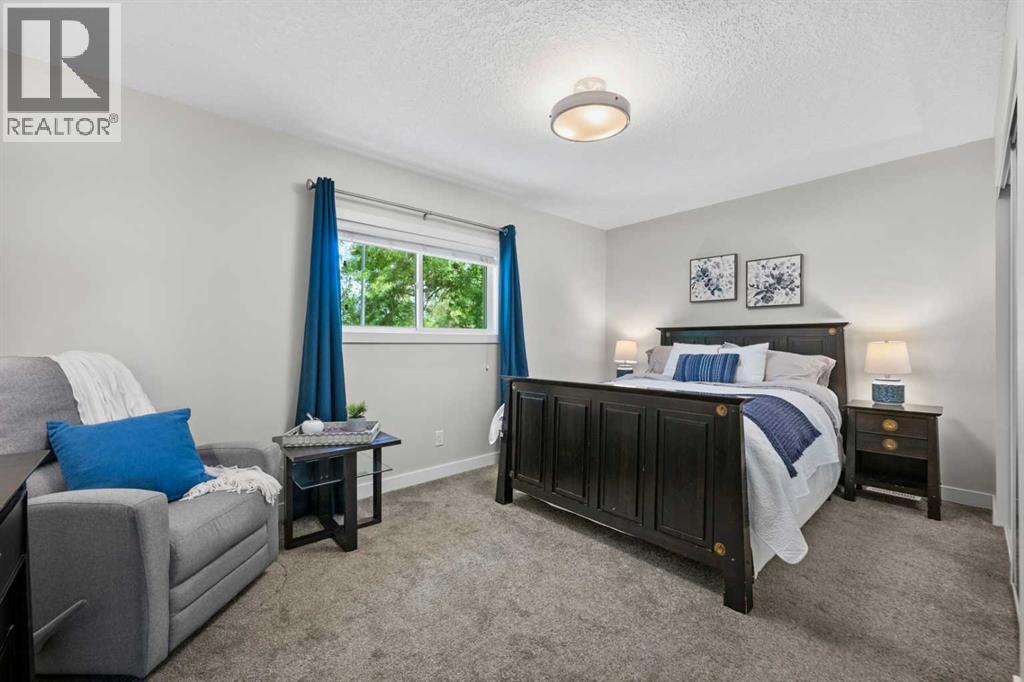 Single Family House 3 Level for Sale in   Street NE Mayland Heights Calgary 