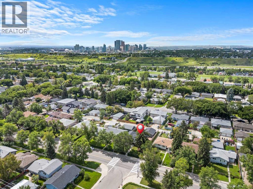 Single Family House 3 Level for Sale in   Street NE Mayland Heights Calgary 