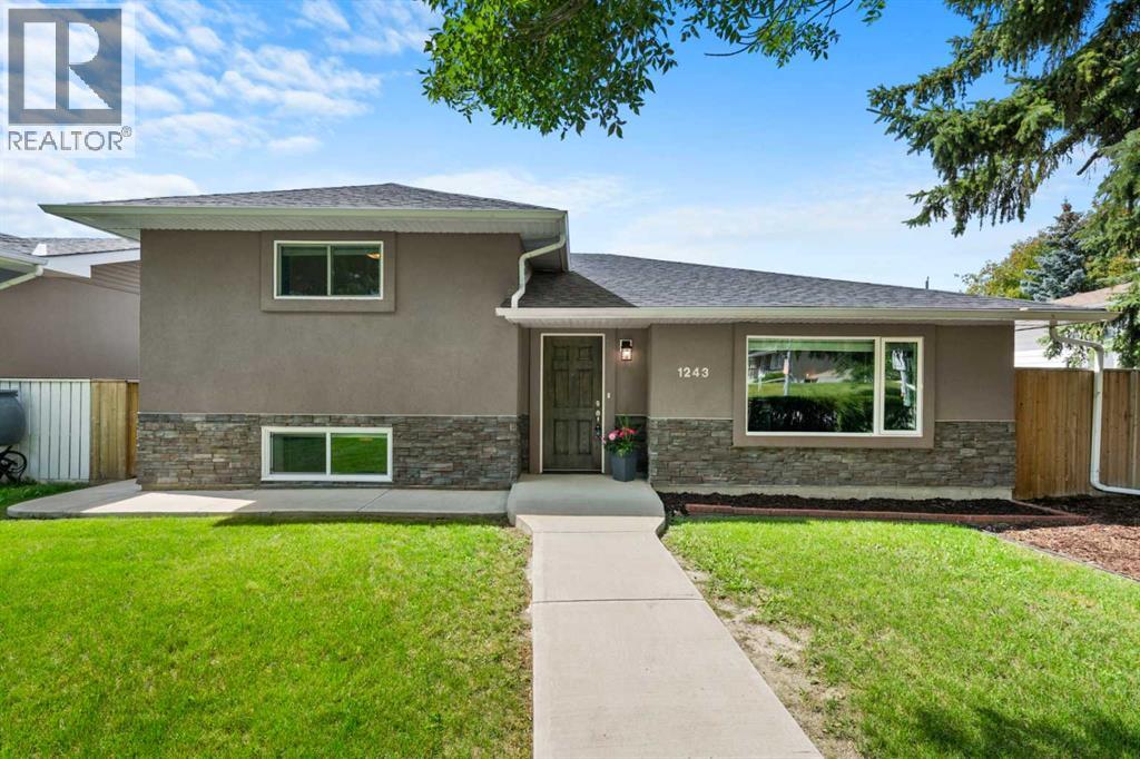 Single Family House 3 Level for Sale in   Street NE Mayland Heights Calgary 