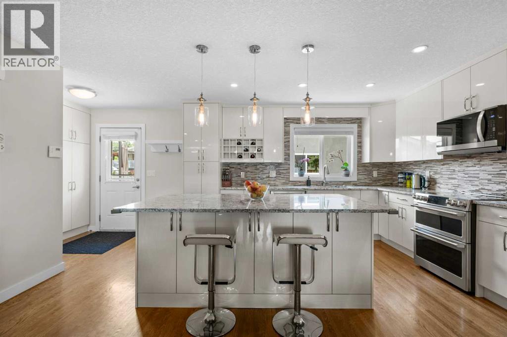 Single Family House 3 Level for Sale in   Street NE Mayland Heights Calgary 