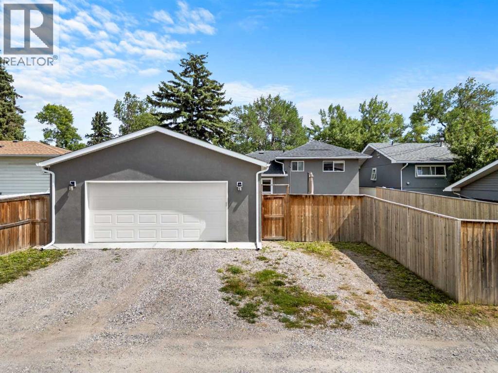 Single Family House 3 Level for Sale in   Street NE Mayland Heights Calgary 