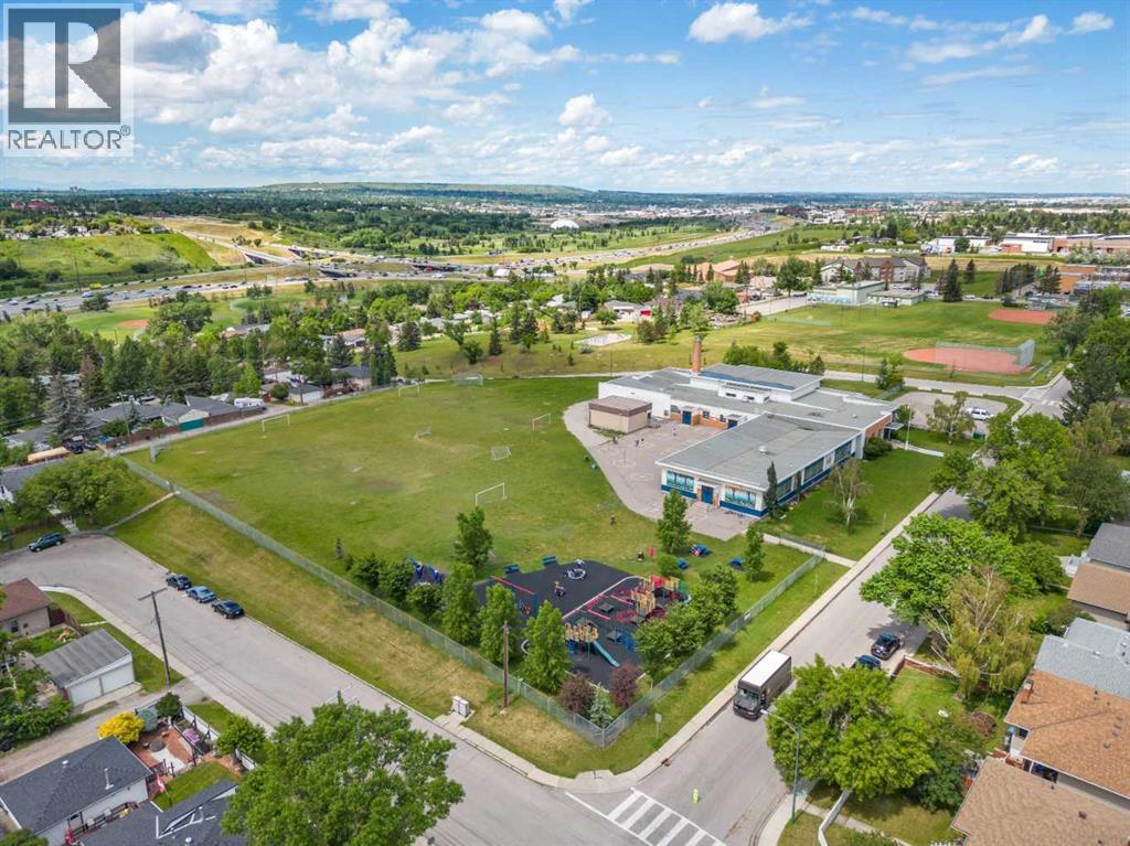 Single Family House 3 Level for Sale in   Street NE Mayland Heights Calgary 