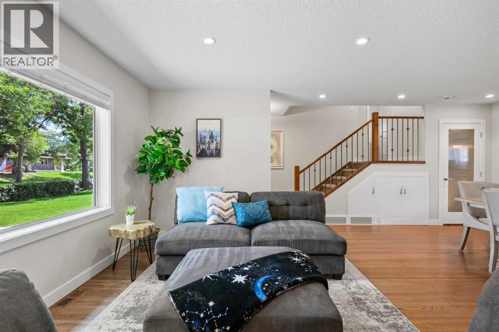 Single Family House 3 Level for Sale in   Street NE Mayland Heights Calgary 