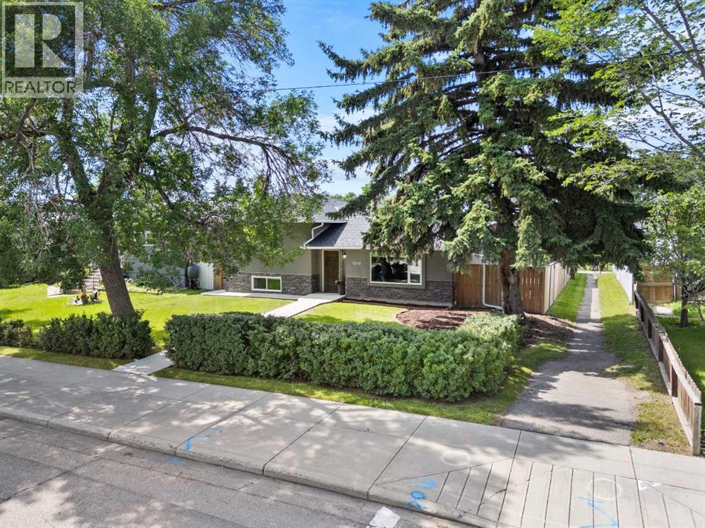 Single Family House 3 Level for Sale in   Street NE Mayland Heights Calgary 