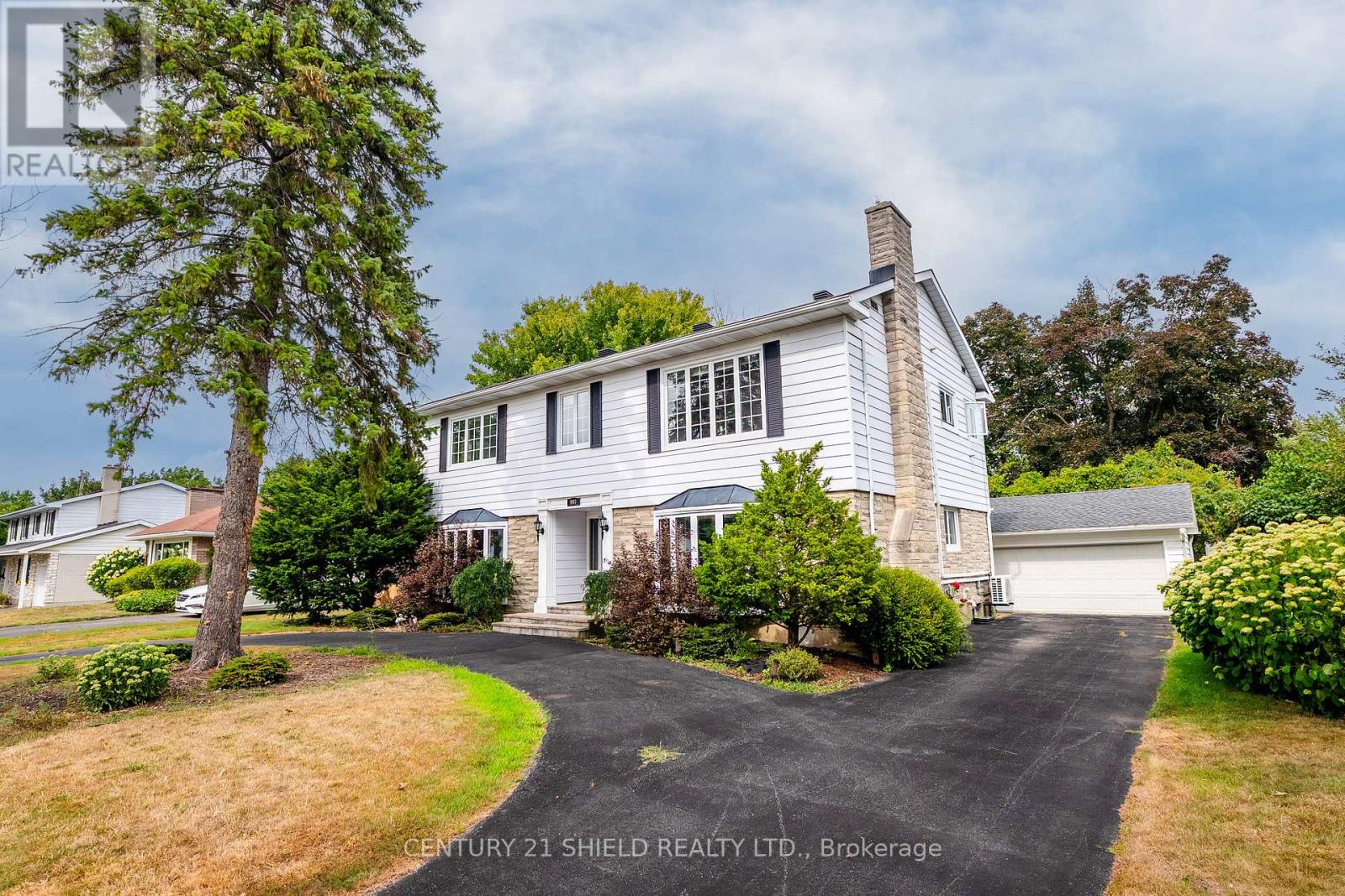 Photo 5 of 903 Riverdale Avenue, Cornwall ON