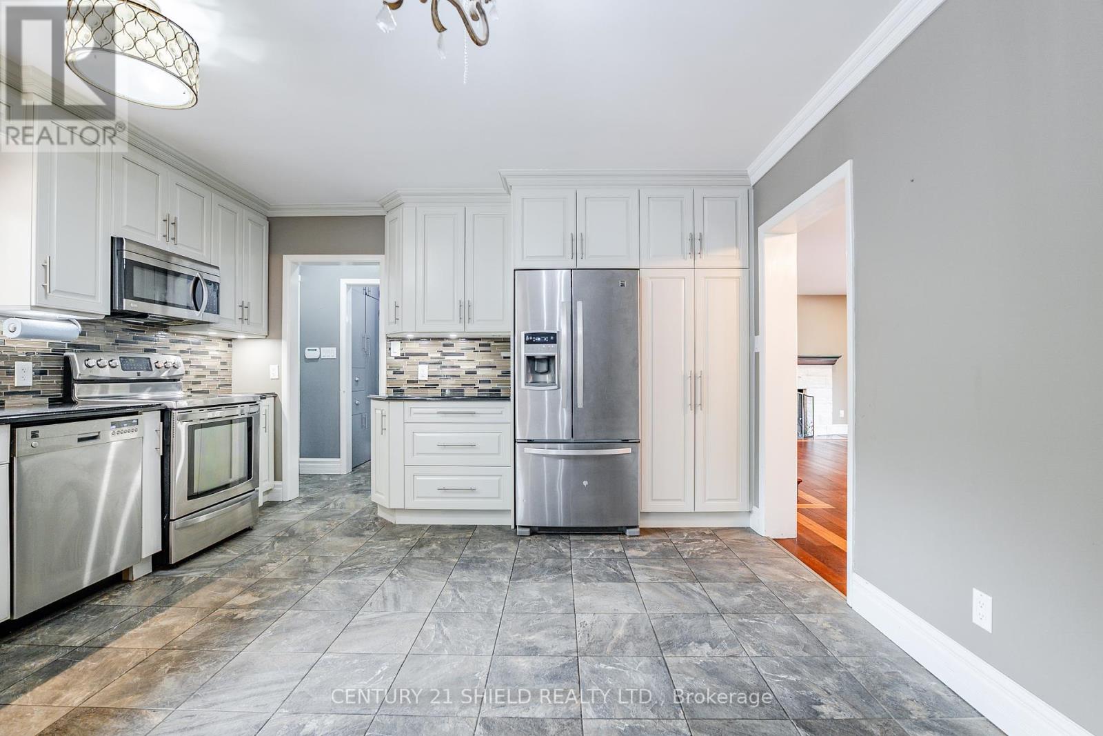 Photo 8 of 903 Riverdale Avenue, Cornwall ON