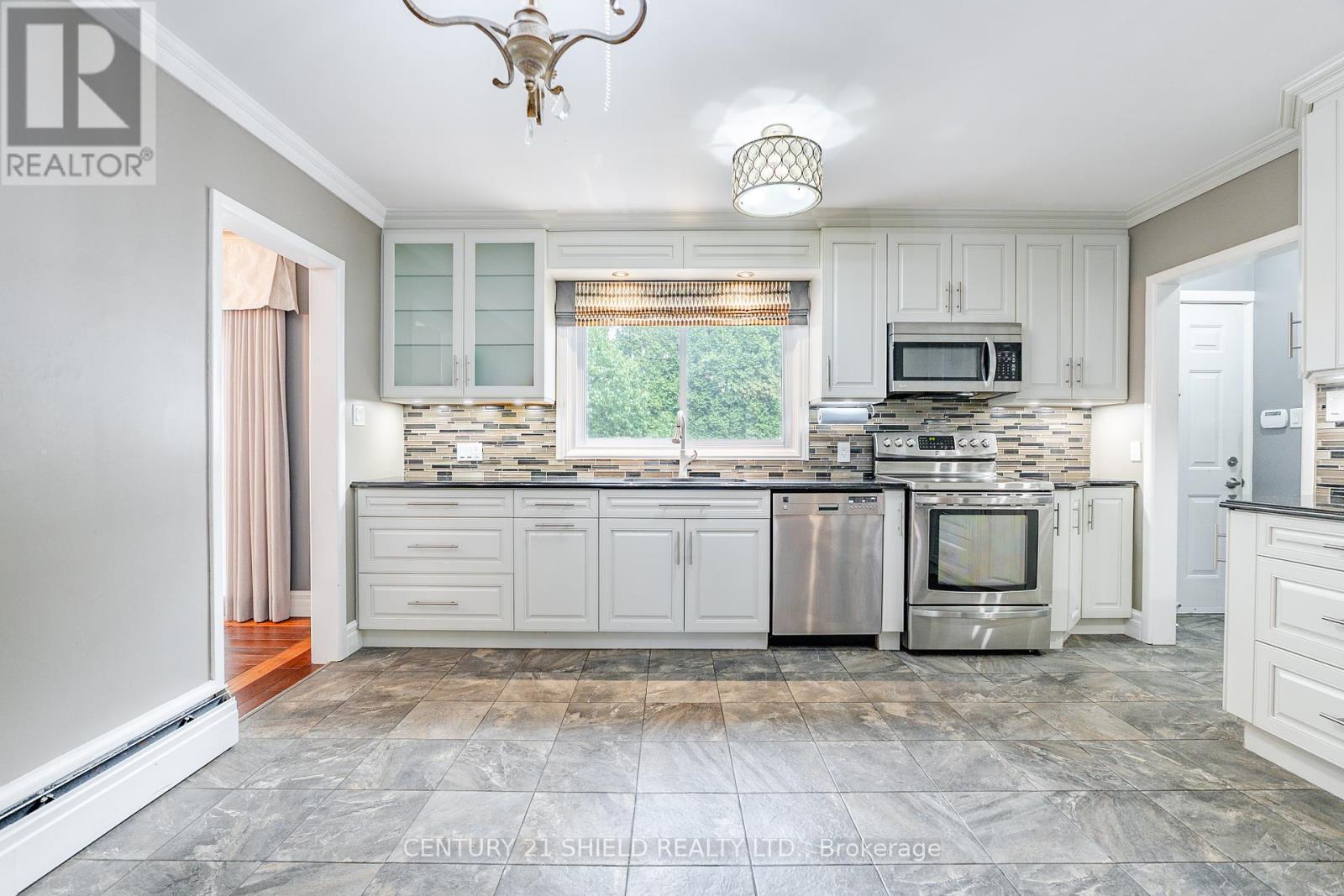 Photo 9 of 903 Riverdale Avenue, Cornwall ON