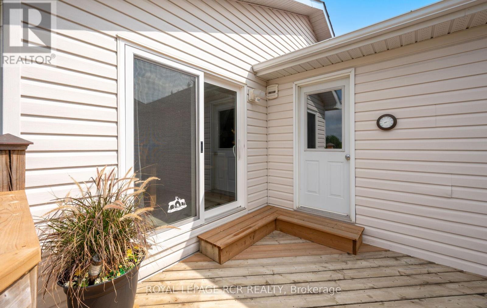 Photo 18 of 10 Peter Street, Amaranth ON