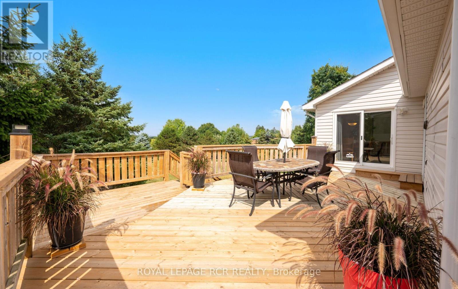 Photo 4 of 10 Peter Street, Amaranth ON