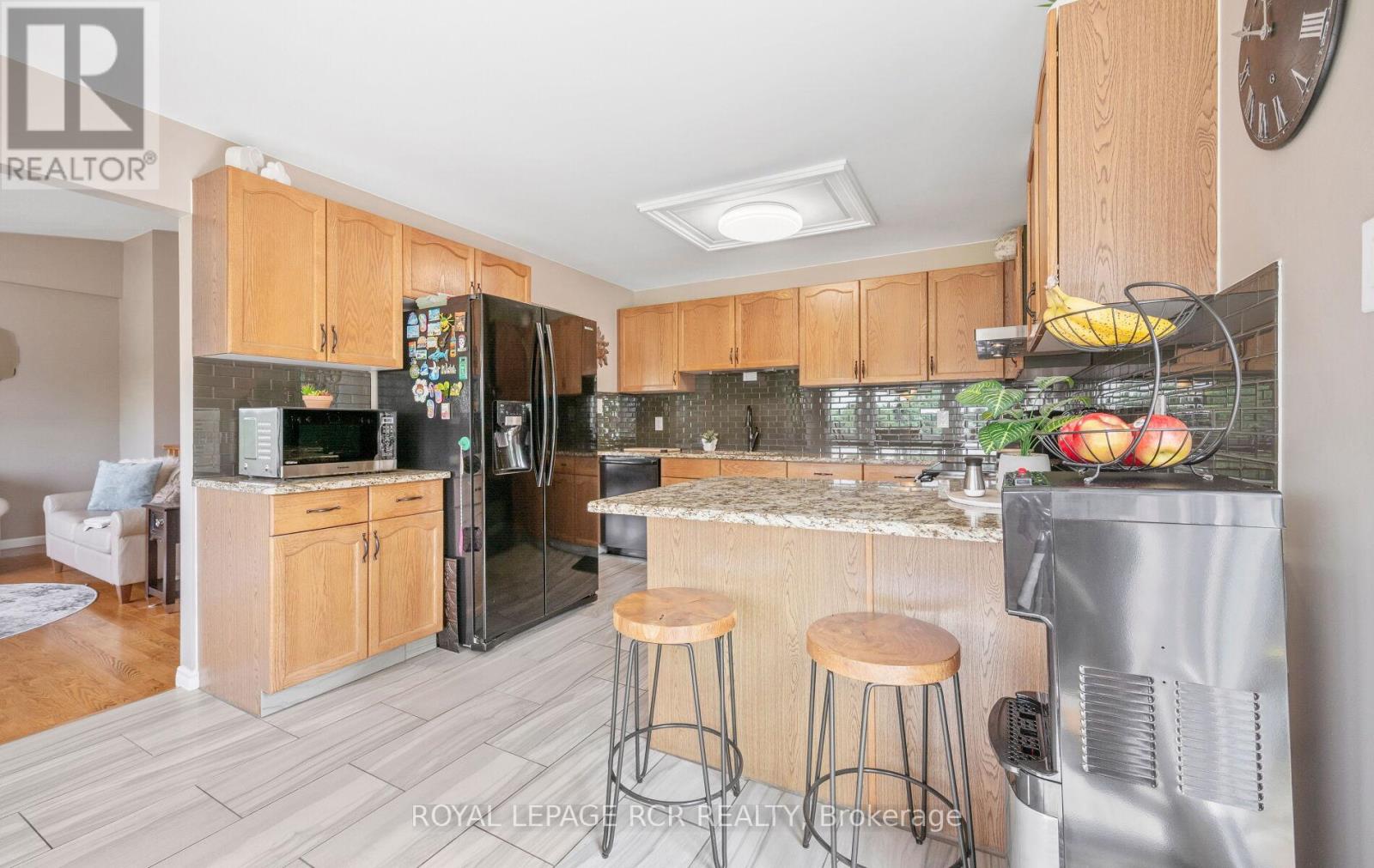 Photo 6 of 10 Peter Street, Amaranth ON