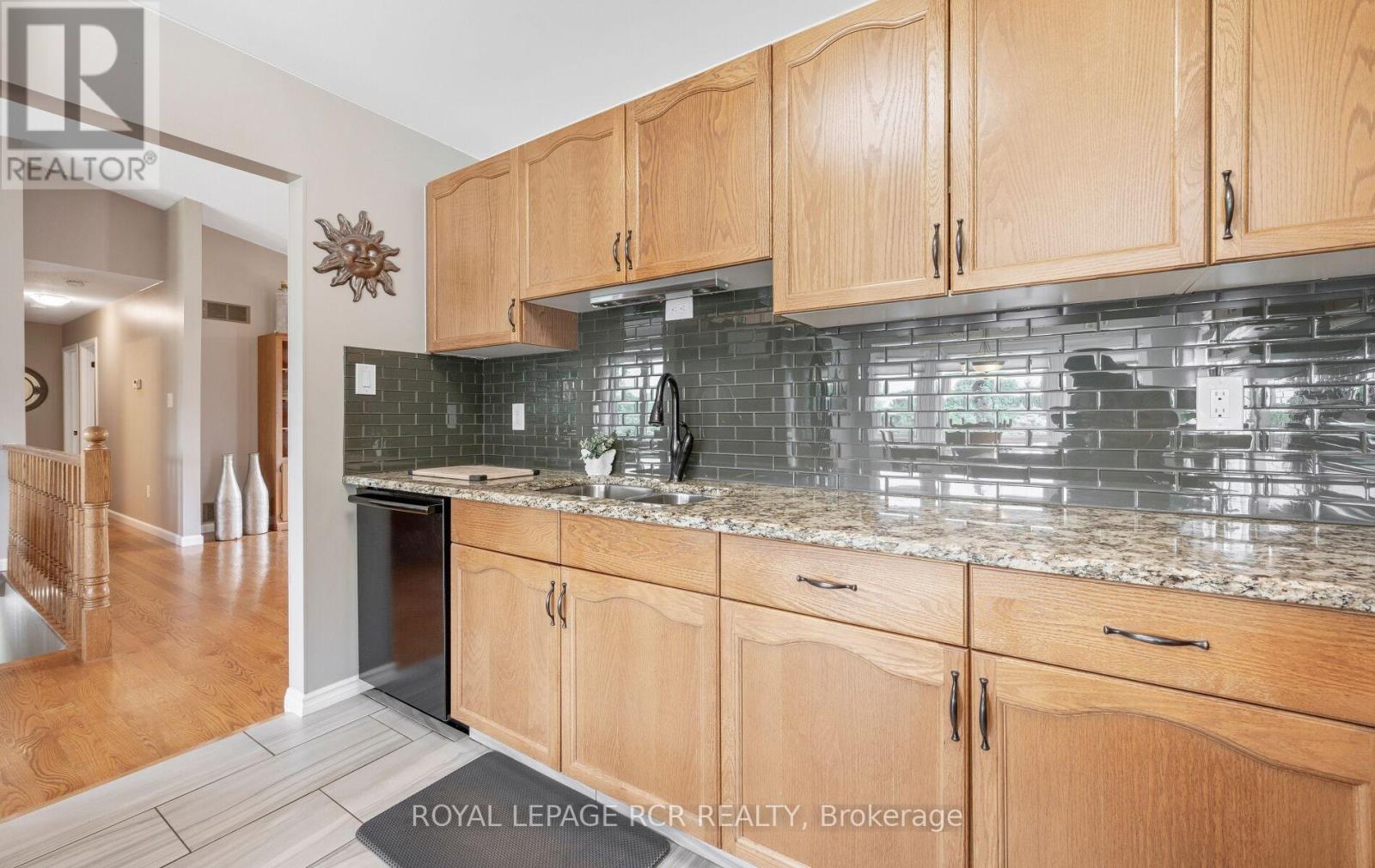Photo 27 of 10 Peter Street, Amaranth ON