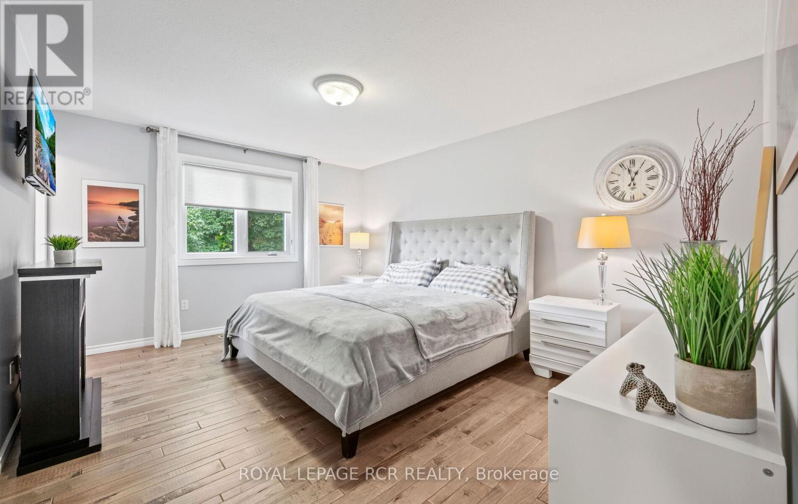 Photo 19 of 10 Peter Street, Amaranth ON