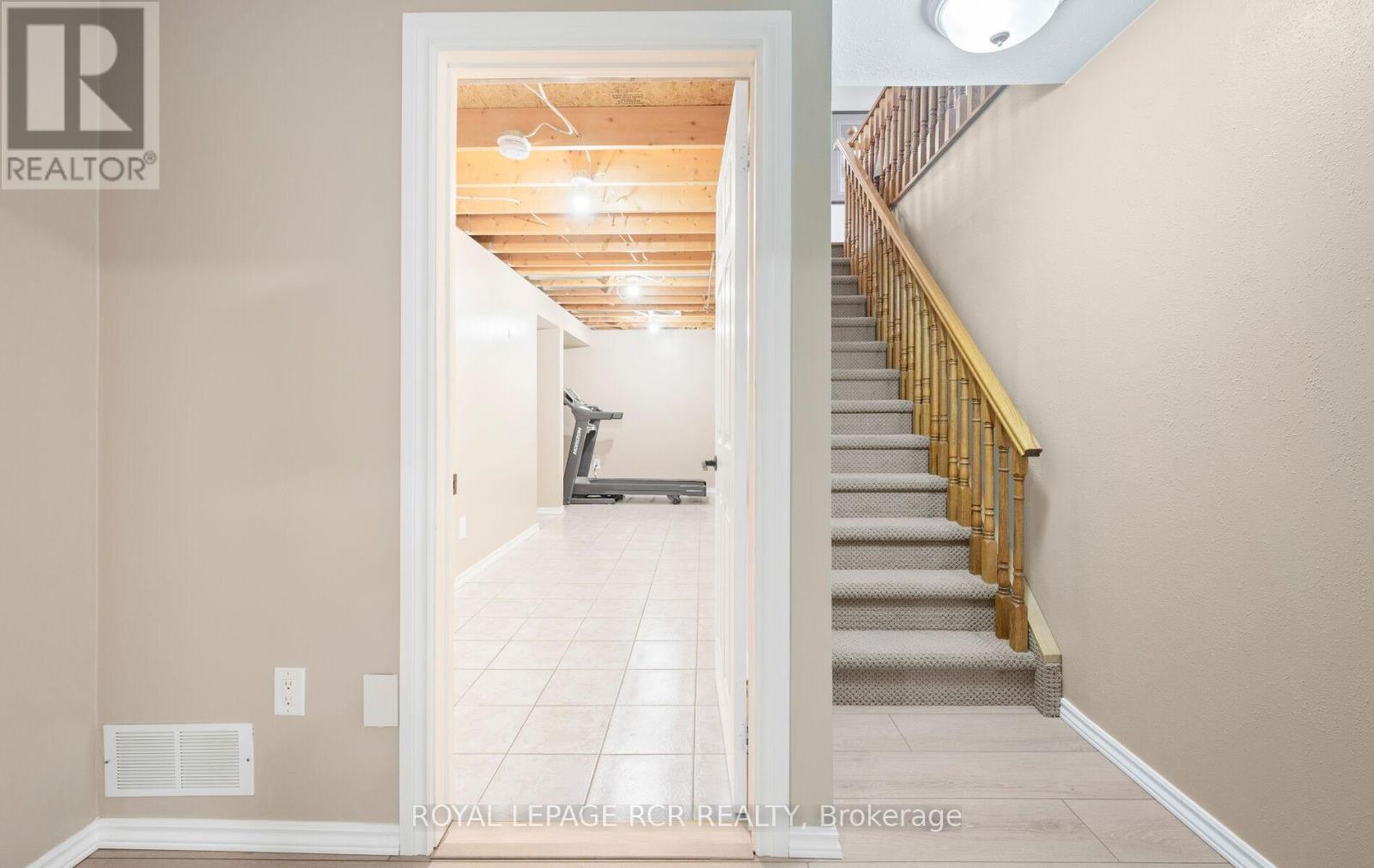 Photo 28 of 10 Peter Street, Amaranth ON