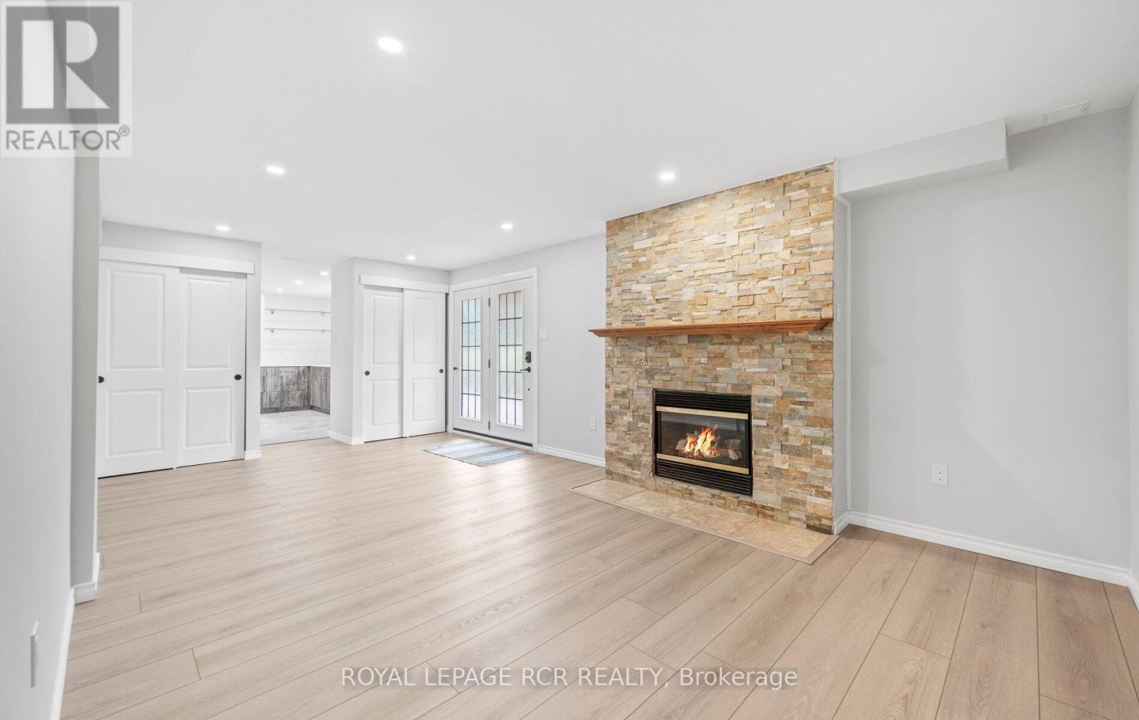 Photo 16 of 10 Peter Street, Amaranth ON