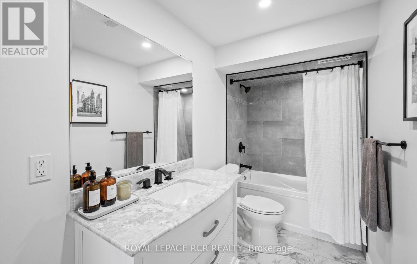 Photo 29 of 10 Peter Street, Amaranth ON