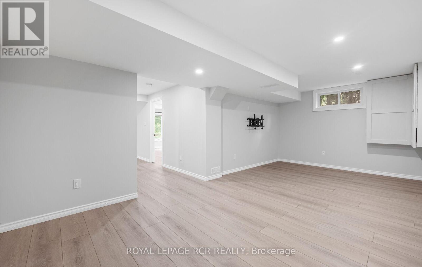 Photo 25 of 10 Peter Street, Amaranth ON