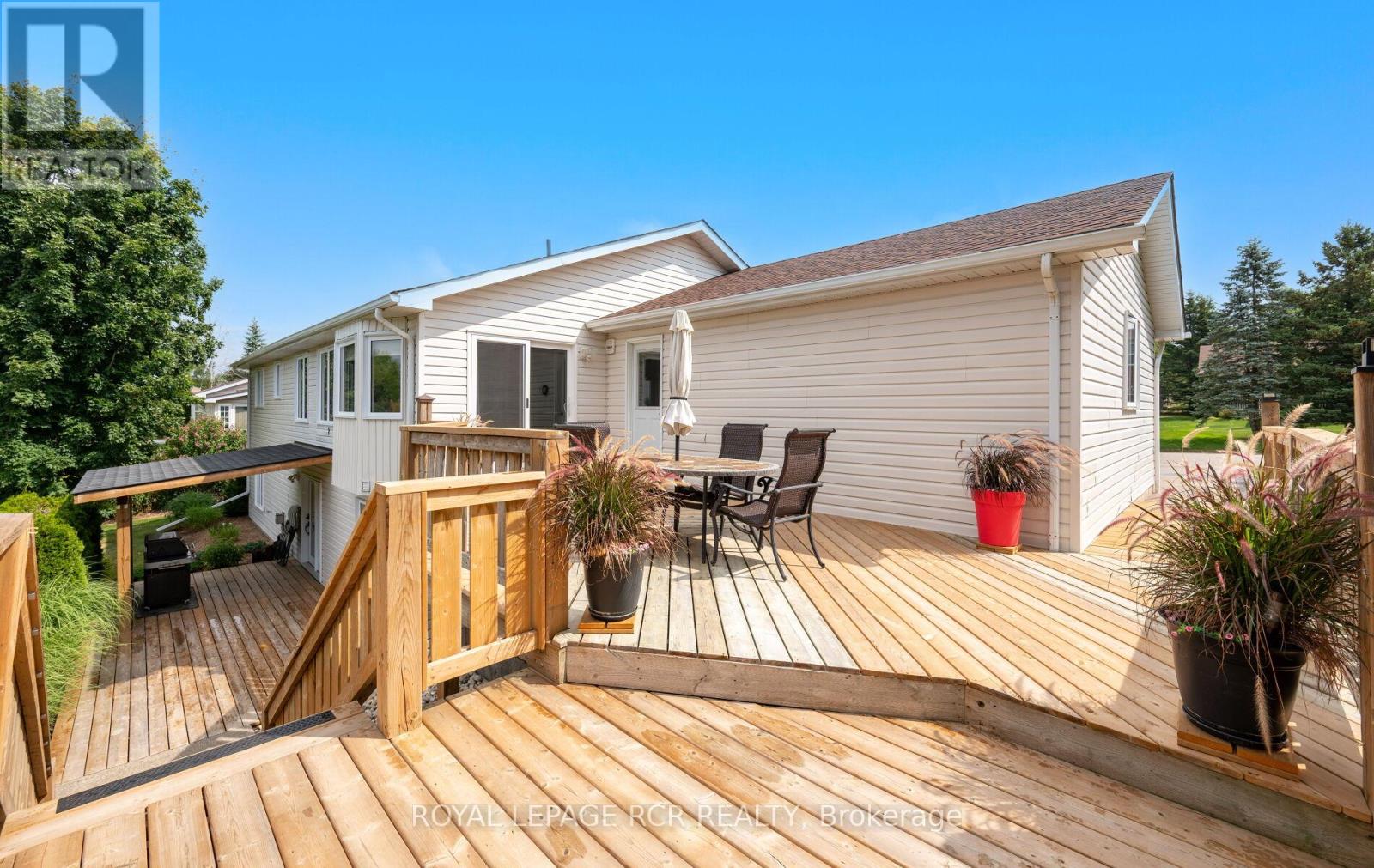 Photo 32 of 10 Peter Street, Amaranth ON