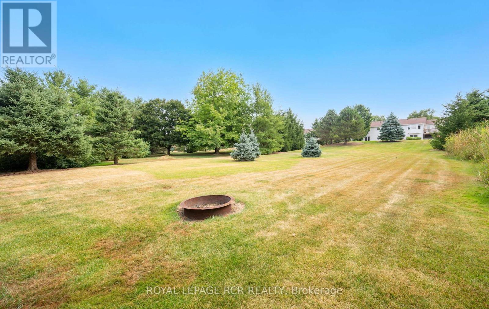 Photo 36 of 10 Peter Street, Amaranth ON