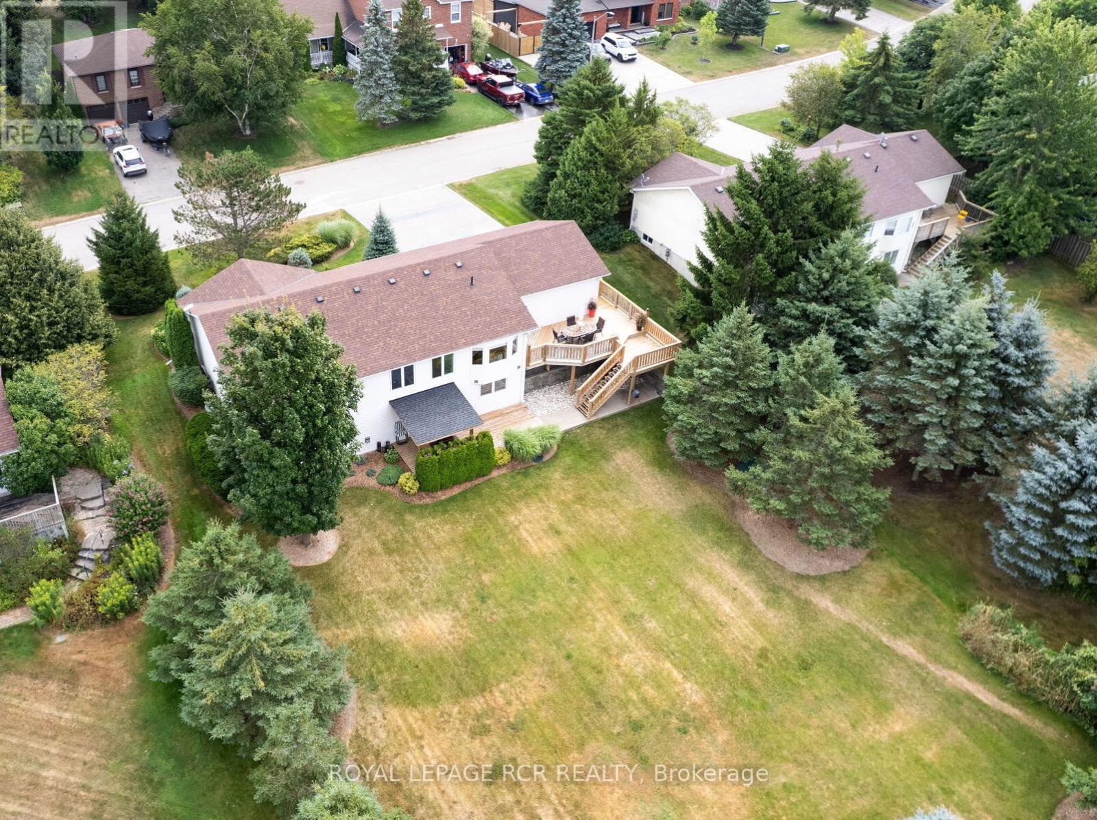 Photo 26 of 10 Peter Street, Amaranth ON