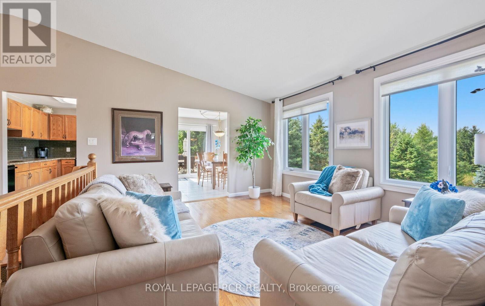 Photo 33 of 10 Peter Street, Amaranth ON
