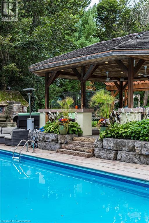 Photo 12 of 36 Cayley Street, Dundas ON