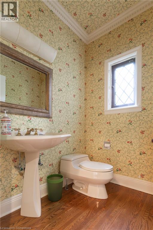 Photo 14 of 36 Cayley Street, Dundas ON