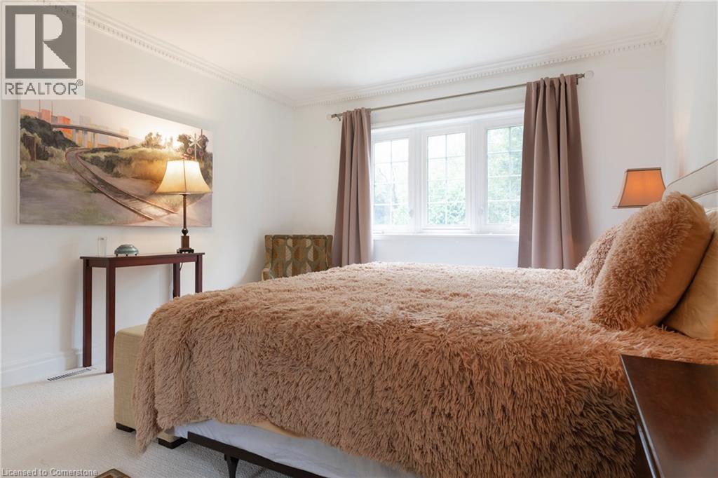 Photo 25 of 36 Cayley Street, Dundas ON