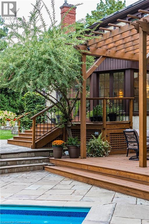 Photo 8 of 36 Cayley Street, Dundas ON