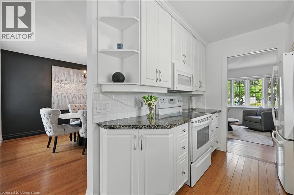 Photo 16 of 462 Woodland Avenue, Burlington ON