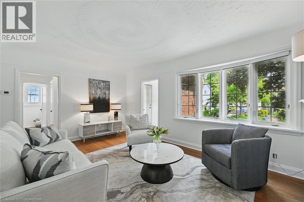 Photo 6 of 462 Woodland Avenue, Burlington ON