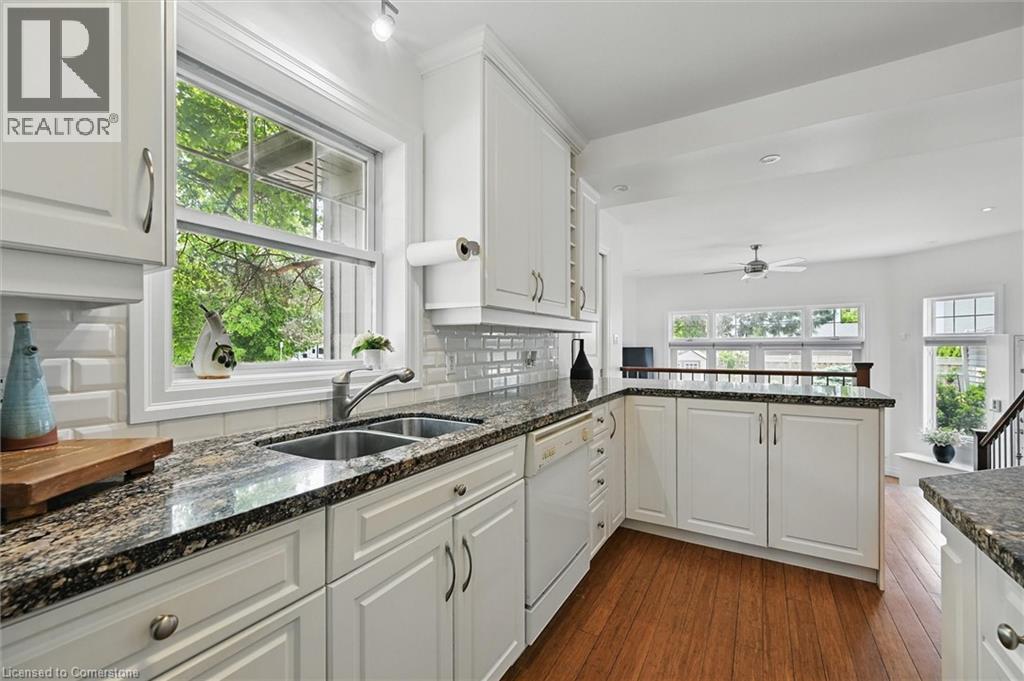 Photo 18 of 462 Woodland Avenue, Burlington ON