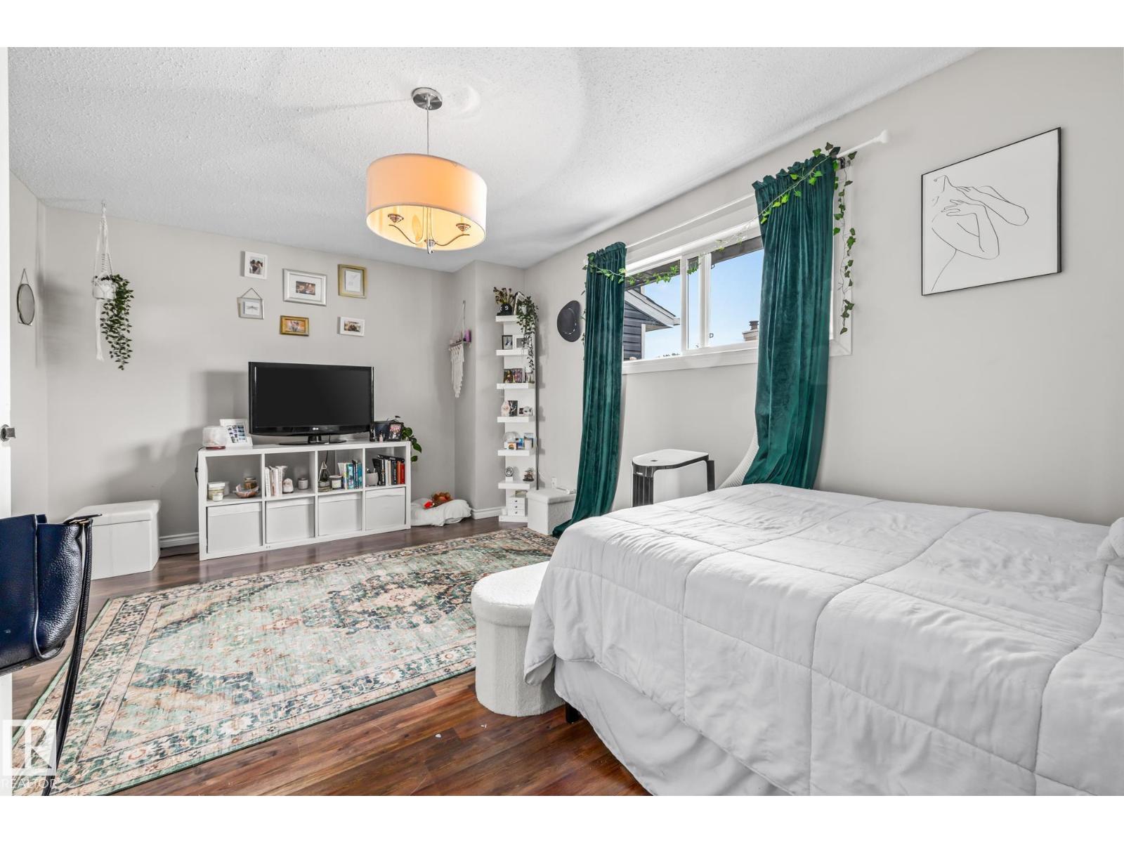 Photo 15 of 521 Dunluce Rd Nw, Edmonton AB