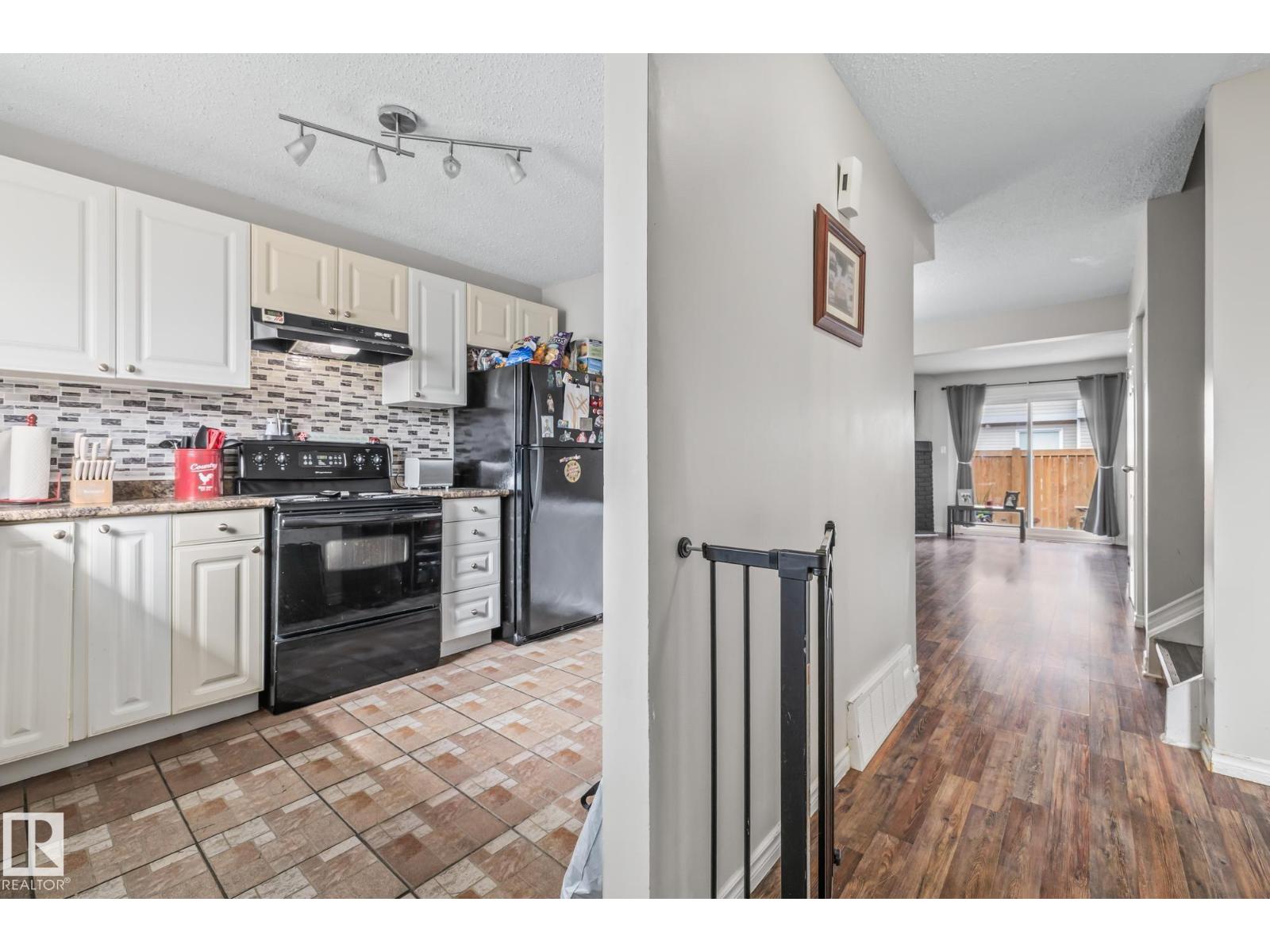 Photo 3 of 521 Dunluce Rd Nw, Edmonton AB