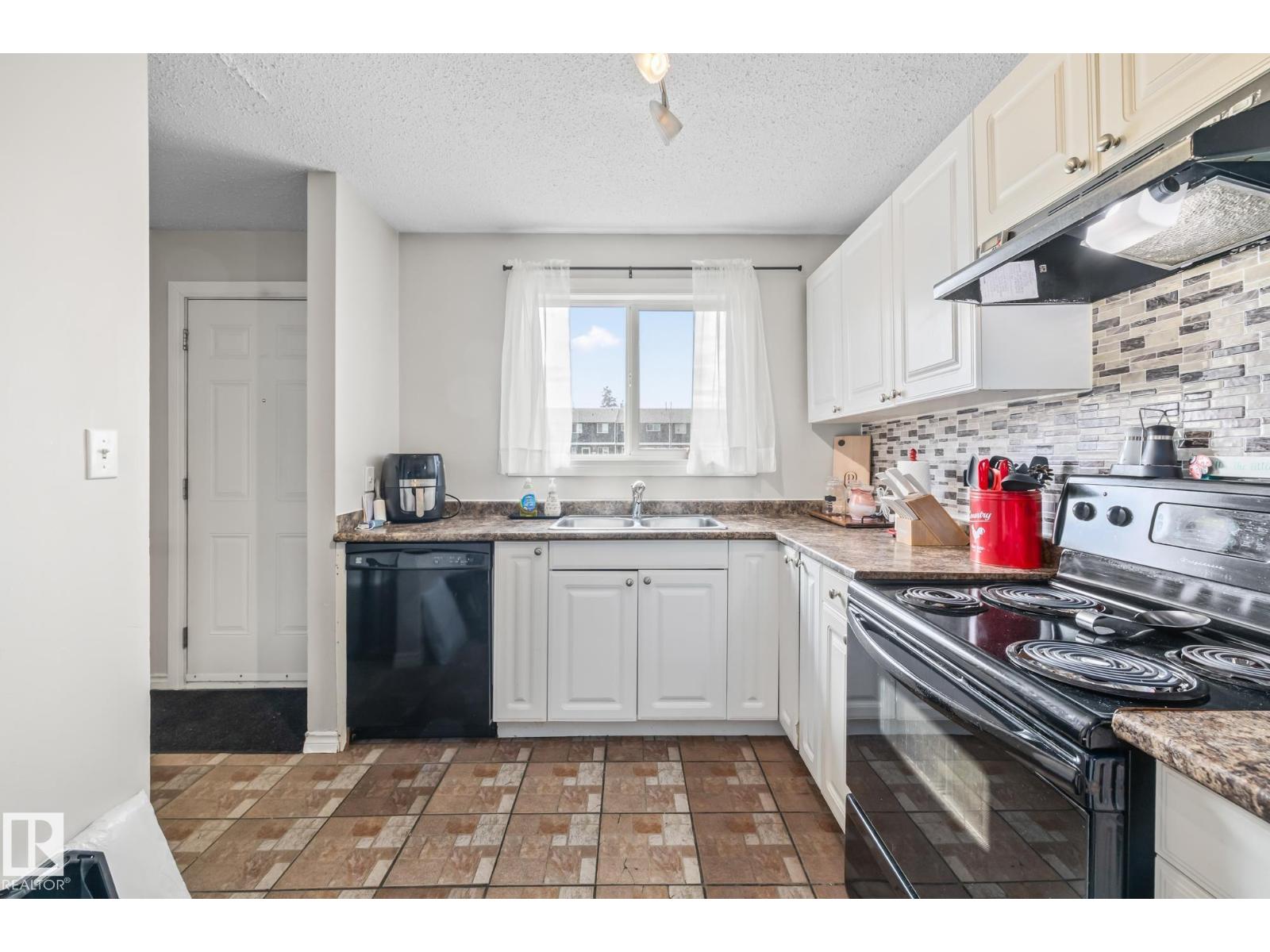 Photo 4 of 521 Dunluce Rd Nw, Edmonton AB