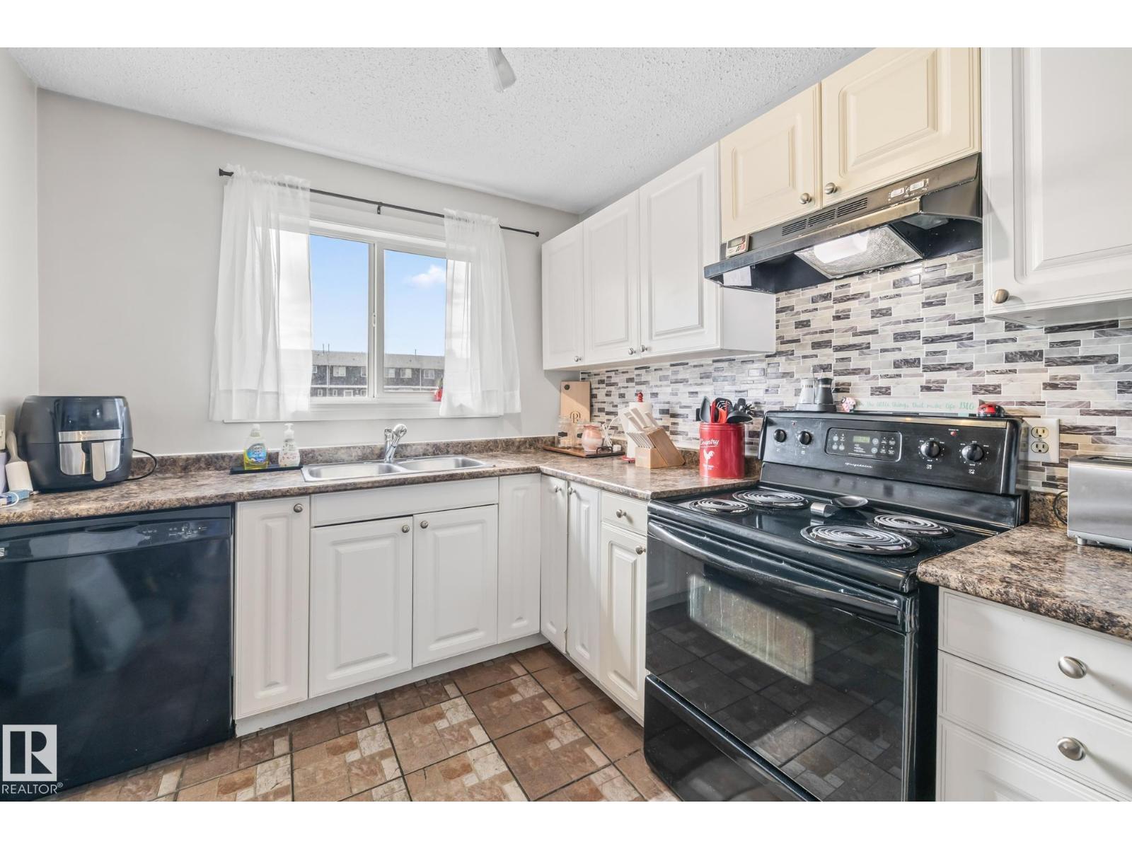 Photo 5 of 521 Dunluce Rd Nw, Edmonton AB