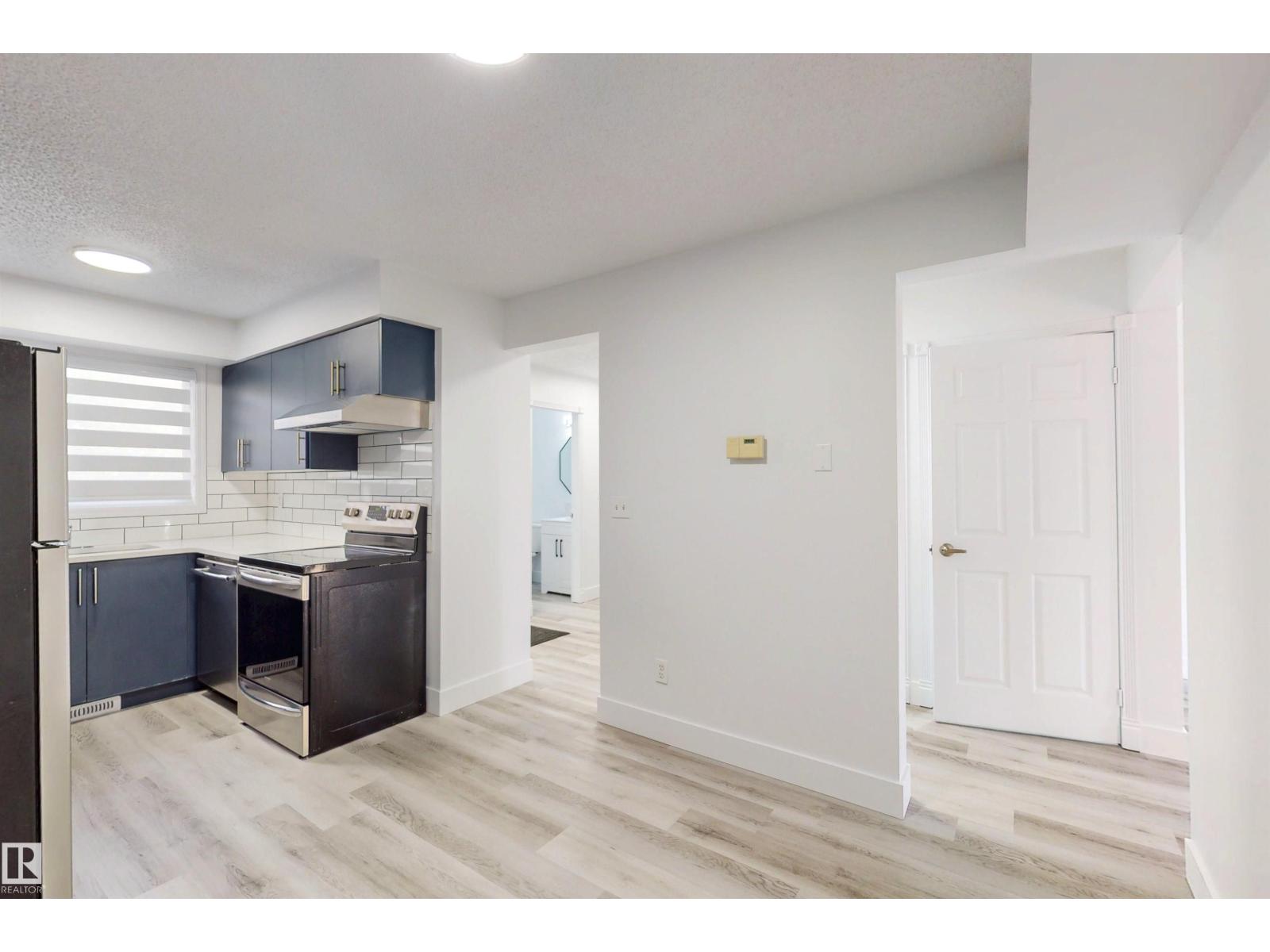 Photo 11 of 942 Lakewood Road Nw, Edmonton AB