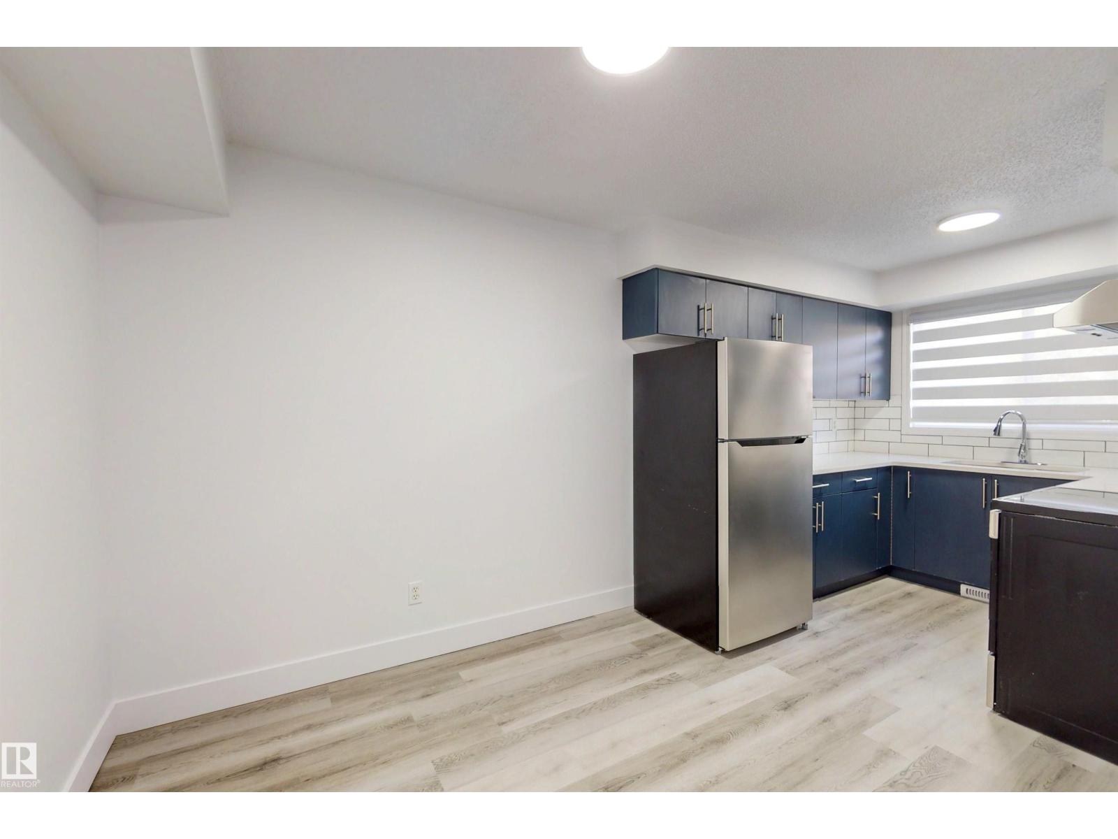 Photo 16 of 942 Lakewood Road Nw, Edmonton AB