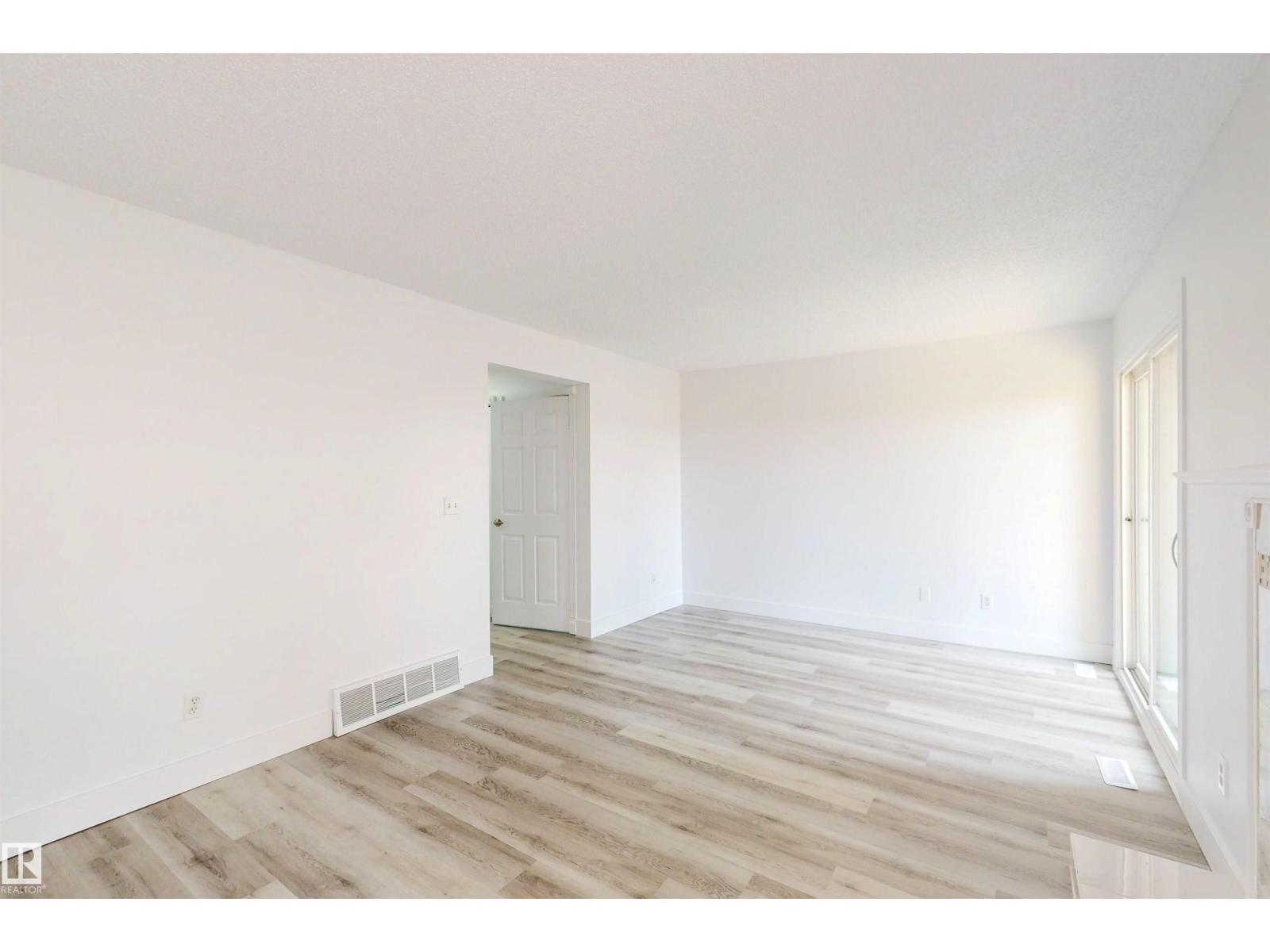 Photo 36 of 942 Lakewood Road Nw, Edmonton AB