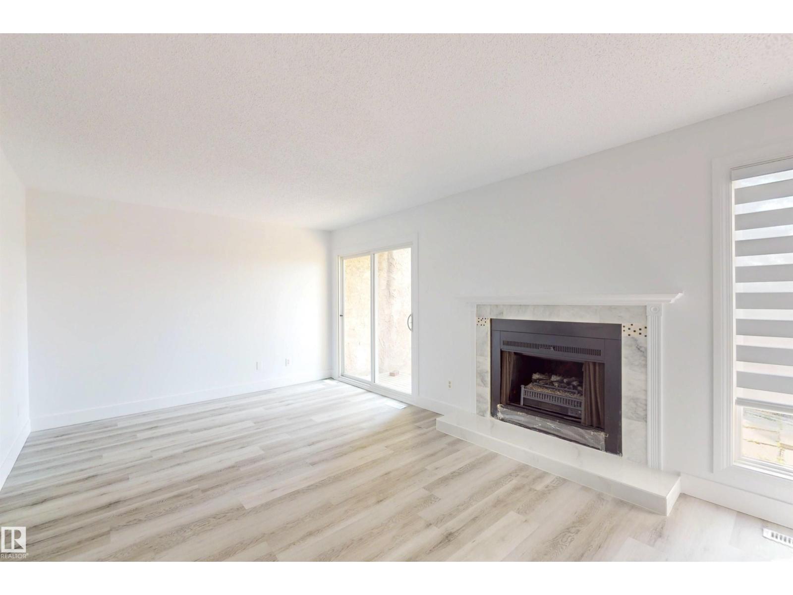 Photo 1 of 942 Lakewood Road Nw, Edmonton AB