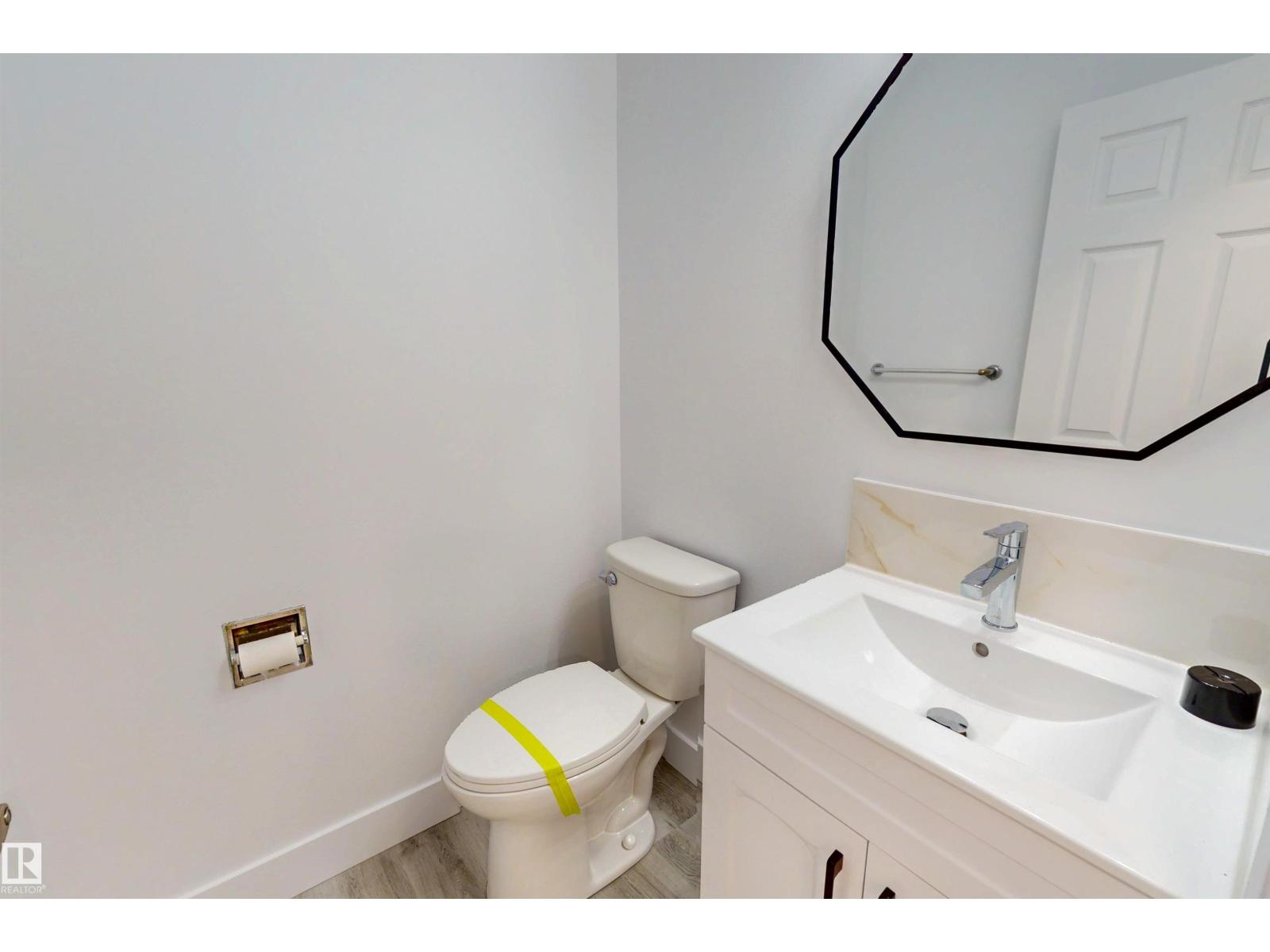 Photo 13 of 942 Lakewood Road Nw, Edmonton AB