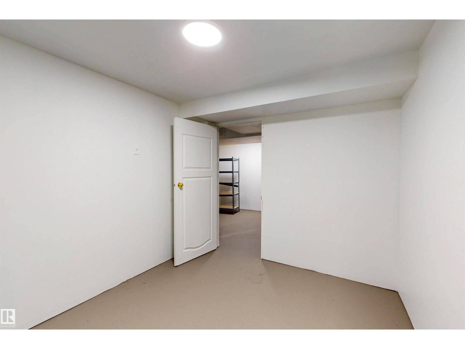 Photo 10 of 942 Lakewood Road Nw, Edmonton AB