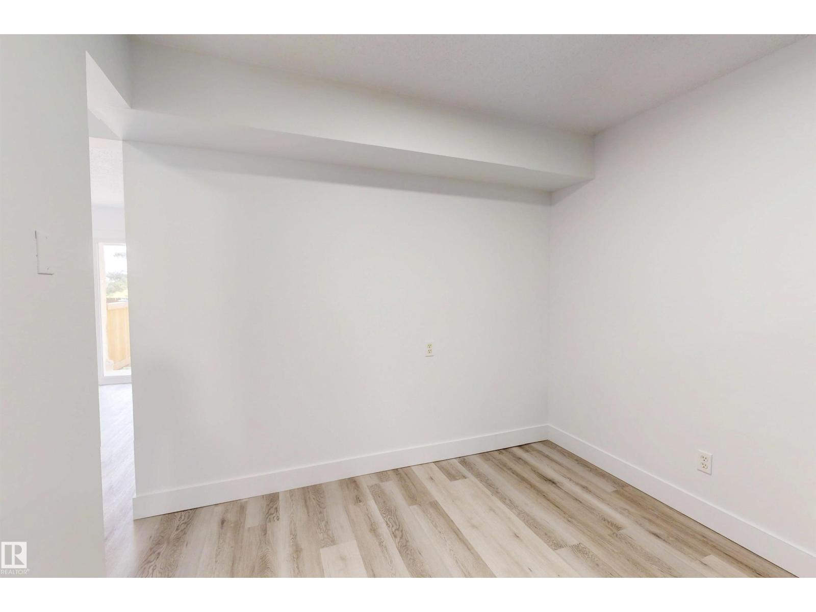 Photo 6 of 942 Lakewood Road Nw, Edmonton AB