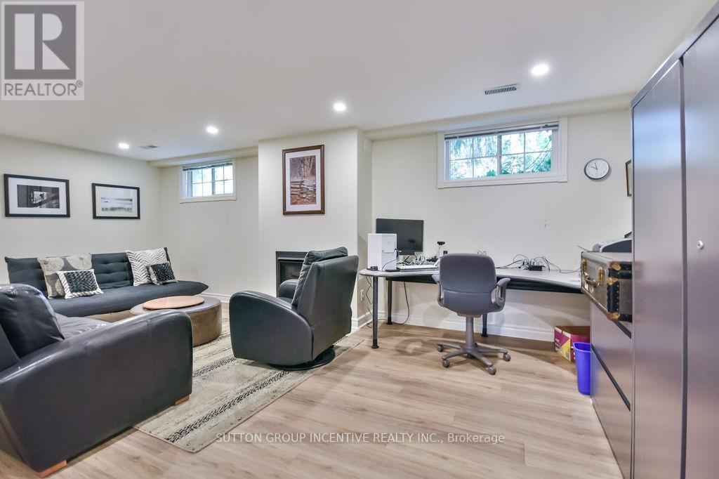 Photo 37 of 33 Alpine Way, Oromedonte ON