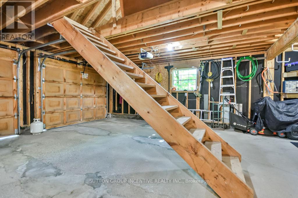 Photo 25 of 33 Alpine Way, Oromedonte ON