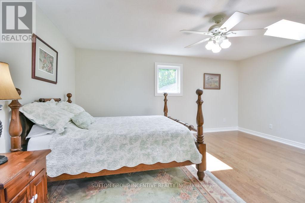 Photo 9 of 33 Alpine Way, Oromedonte ON